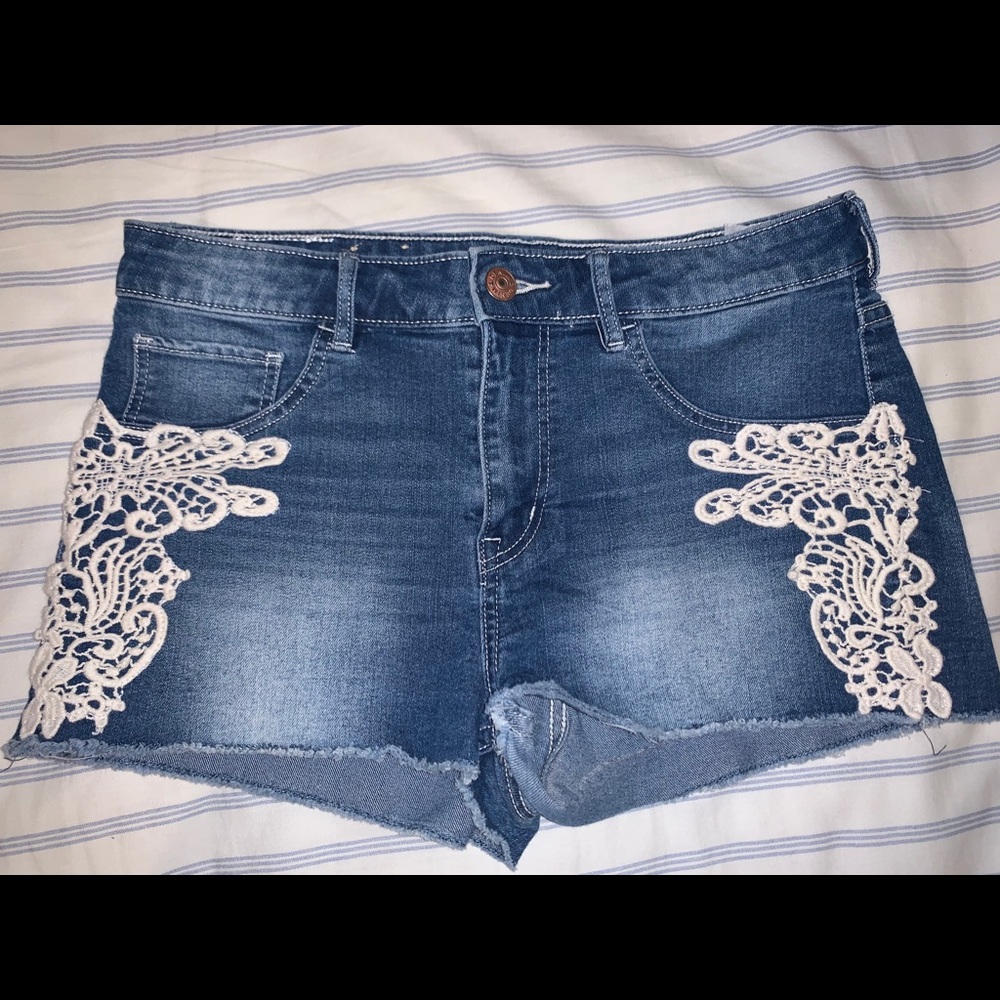 Shorts lace